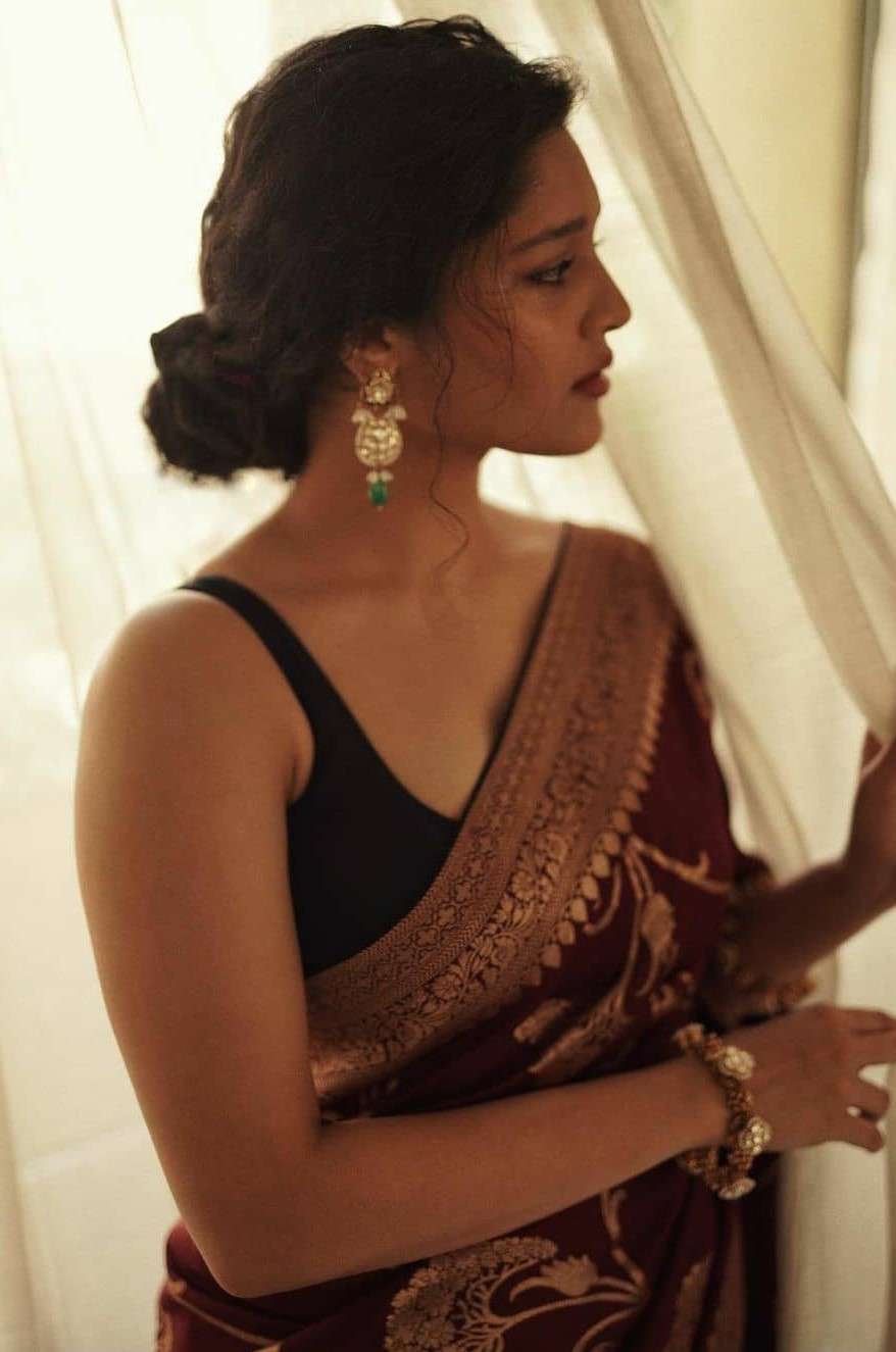 Actress Ritika Sizzling Sleeveless Saree Stills Photoshoot Pictures