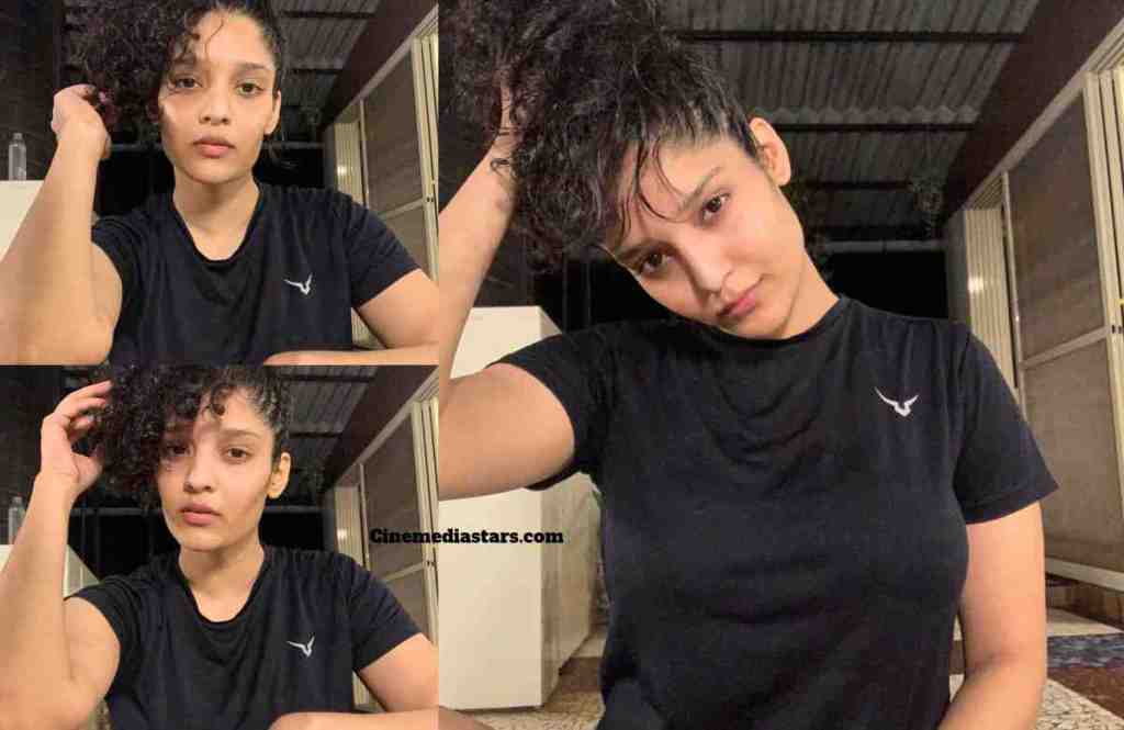 Curly Haired beauty Actress Ritika Singh Latest Selfie Pictures